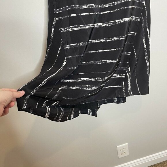 Vince 100% Silk Black Abstract Striped Shift Dress Size 2 - Picture 4 of 9